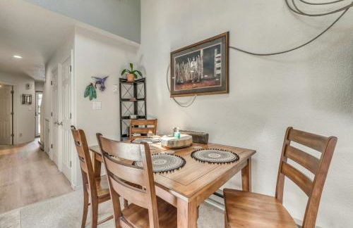 Cloudcroft Townhome on Golf Course with Deck! - Foto 6