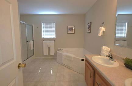 Summerside Cape on Crooked Lake ---Waterfront-Sunsets-Sleeps 12 - Foto 16