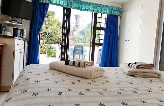 Boathouse Bed and Biscuit - Lower Deck - Photo 3