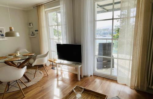 Beste Lage mit Warnowblick - großer Balkon, zwei Schlafzimmer, Aufzug, Stellplatz - Foto 15