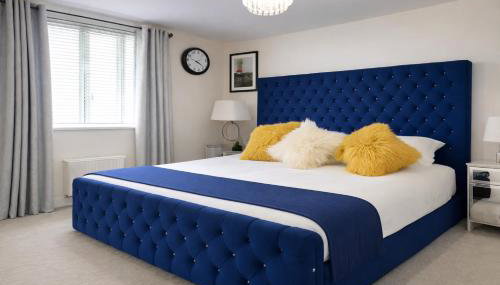 Spacious 4 Bedroom House in Milton Keynes for Families, Groups and Contractors - Foto 3, towels, wardrobe