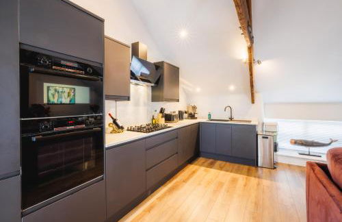 A stunning 3 bed Apartment - Photo 13