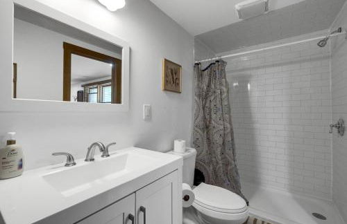 Twin Pines Retreat - Lake, Firepit and Games - Foto 30