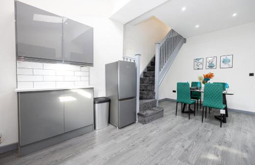 Bolton 2BR Cinema House, Free Parking, Fast WiFi, Comfortable Stay - Foto 20