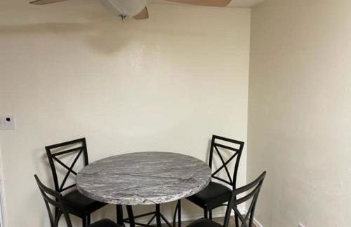 Comfortable downstairs 2 bed next to Fort Sill - Photo 14