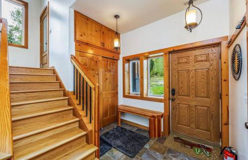 Walk-In Skiing/Tubing Across at Summit East - Foto 18