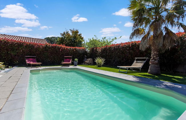 Beautiful Holiday Home With Swimming Pool - Photo 25