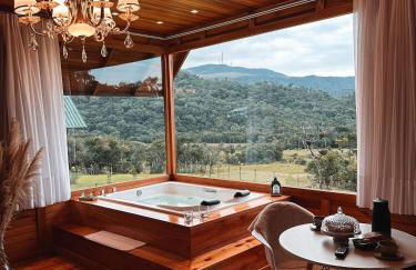 Romantic Getaway with Jacuzzi and Breakfast in Rancho Queimado - Photo 5