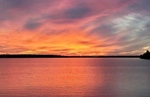 Cozy lakefront cabin with boat house and ramp on T - Foto 4