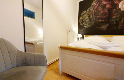 Ferienwohnung, Frühstück gegenüber,Parkplatz kostenlos zentrale ruhige Lage im Innenhof - Foto 3