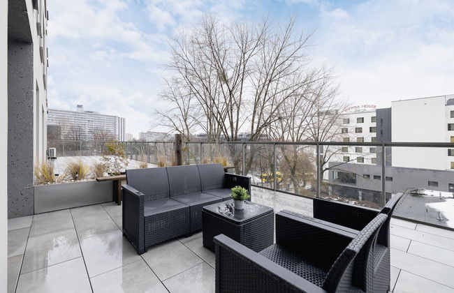 Apartment With Large Balcony by Renters - Photo 31