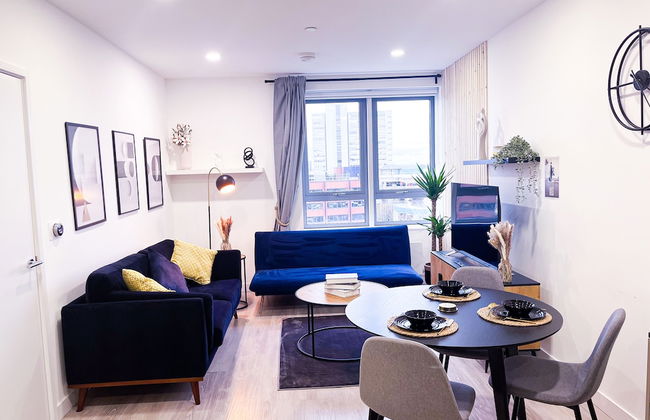 Cozy Luxury City Apartment in Central Bracknell - Photo 20