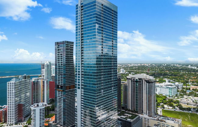 Luxury Condos at Four Seasons - Foto 48