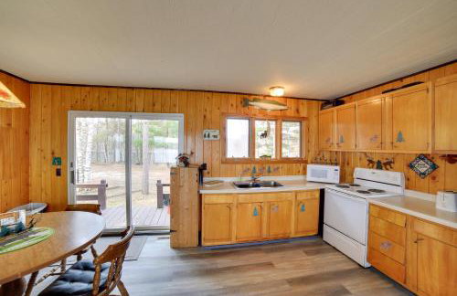 Lakefront Cabin with Private Dock and Beach! - Foto 12