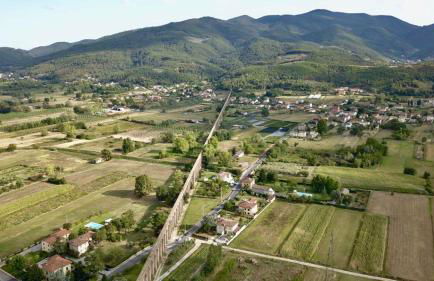 La Dimora dei Conti, Indulge in a Country Farmhouse Apartment with Jacuzzi Facing the Town! - Foto 111