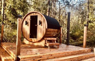 Riverfront getaway with sauna near mountains and hiking - Foto 42