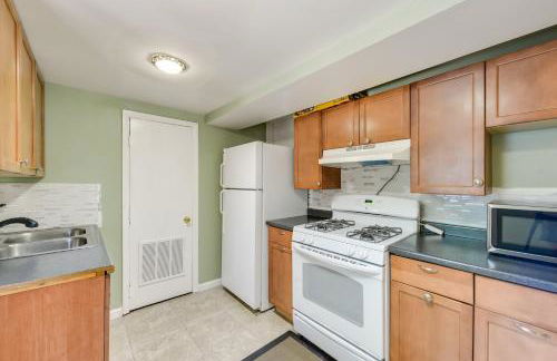 District Heights Apartment with Patio and Seating - Foto 10