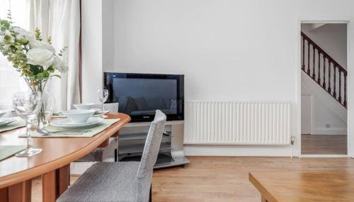 Lovely 4 Bedrooms House Near Romford Station With Parking - Foto 5