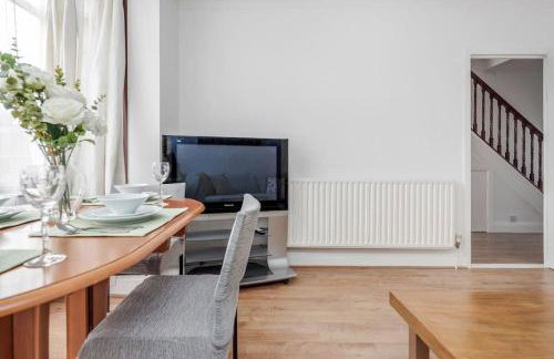 Lovely 4 Bedrooms House Near Romford Station With Parking - Foto 5