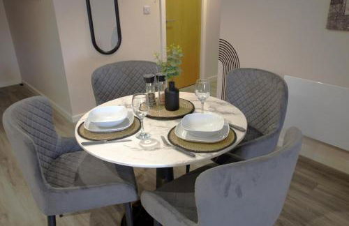 2Bed 2Bath Apartment Nr Old Trafford Parking - Foto 3