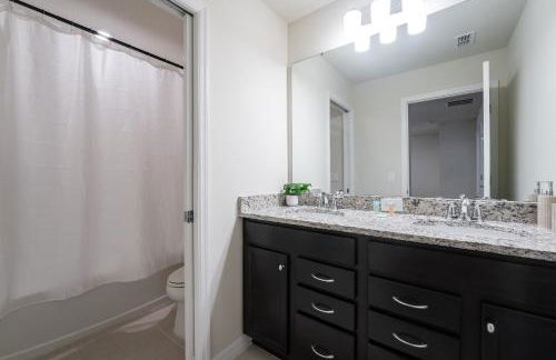 Modern Townhome with Resort Amenities - Foto 24