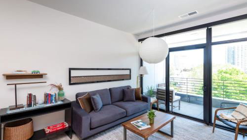 East Side Luxury 1BR Apt - Near Brady St with Balcony and Lounge - Foto 2