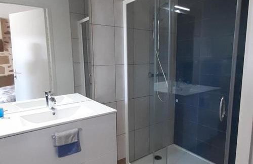 Longère rénovée avec charme, 5 chambres, grand jardin, proche du village, idéale pour 15 pers. - FR-1-410-355 - Foto 2