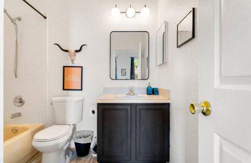 Disney World Cinderella Castle Lazy River Pool & Game Room - Foto 35