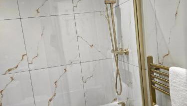 Contemporary & Spacious 1BD - Fireplace with Modern Comforts - Foto 5