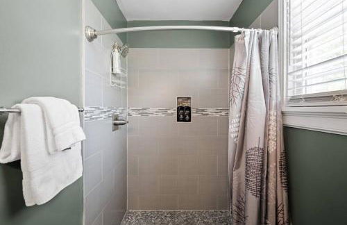 Private House + Yard Central Location to all RVA - Foto 12