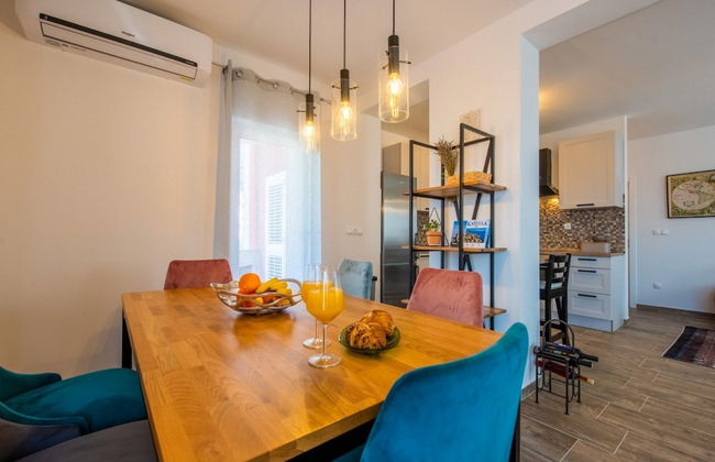 Charming and Tranquil Kastel Gomilica Apartment With Balcony and Patio - Foto 26