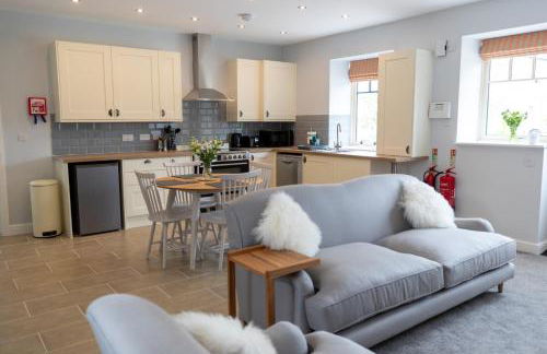 Phaleron - Modern barn conversion on a country estate - Photo 3