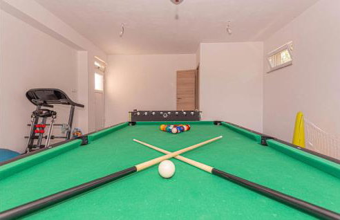 Awesome Home In Ruzic With Jacuzzi - Foto 40