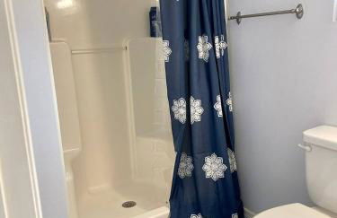 Room 2 - Cozy Queen, Backyard View (Private Bath) - Foto 18