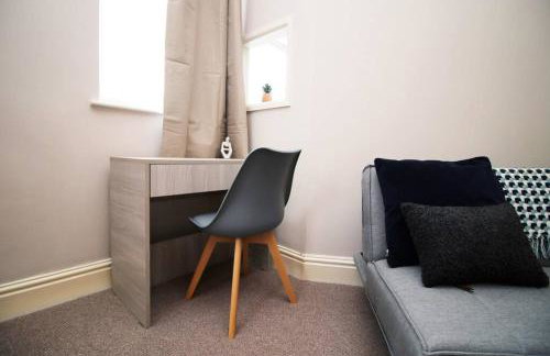 2 Bedroom City Apartment - 20mins Walk to Cabot Circus, With Free Wi-Fi & Off-Peak Parking Included - Foto 9