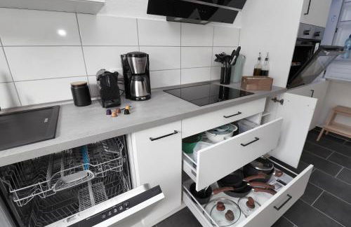 Design am Rhein I Traumlage Rheinufer I 3BR I Küche I öffentl Parkplätze I helloYOU apartments x BRIGHT Collection - Foto 29