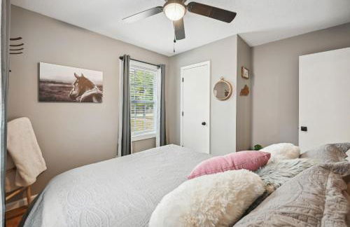 Vine Grove Home with Deck, 4 Mi to Saunders Springs! - Foto 15