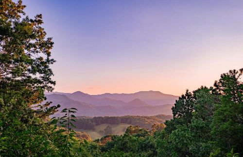 Chasing Sunsets: A Cozy 2-Bedroom Cabin in Smoky Mts with Stunning Mountain Views. - Foto 61