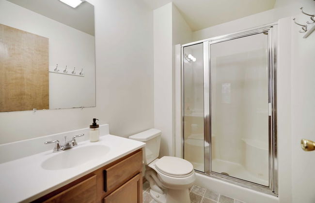 Woodland Oasis by Avantstay Hot Tub, Firepit, Walk to Lake - Photo 38