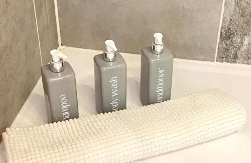 3 bedroom - 2 bathroom Townhouse in Corstorphine Near Murrayfield Stadium - Direct Bus To Edinburgh City Centre in 20 Minutes - Two Private Parking Spaces - Private Sunny Garden - Recently Refurbished - Foto 19