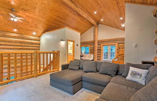 Riverfront Cabin with Hot Tub 2 Mi to Eagle Falls - Foto 9