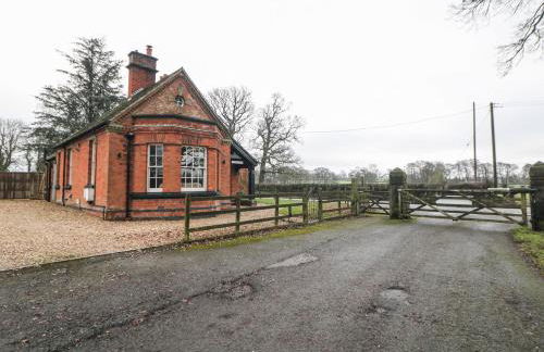 South Lodge - Longford Hall Farm Holiday Cottages - Photo 44