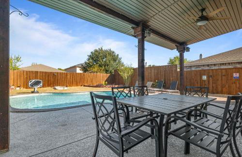 Retreat close to Lewisville Lake with pool, pet ok - Photo 58