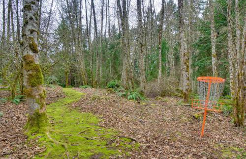 Central 4-Acre Cottage with Deck Walk to Bay! - Foto 27