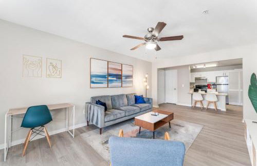 Spacious 2BR King Suites w Pool, Gym, Laundry - Close to Downtown - Foto 32