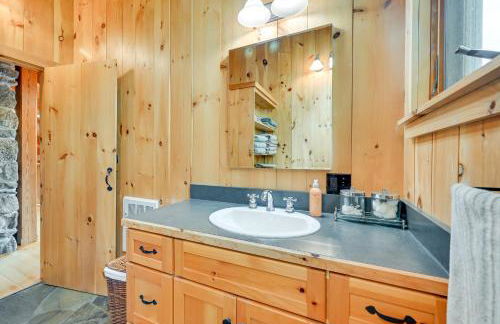 Lakefront Westhampton Cabin with Beach and Kayaks! - Foto 16