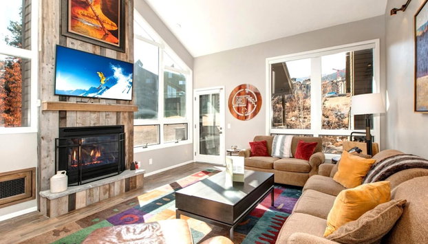 KBM Resorts Red Pine Free Door-to-Ski shuttle Near Cabriolet at Canyons and VillageCommon hot tub Pool summer Tennis Gas Fireplace RPT-14t - Foto 2, Imagen principal