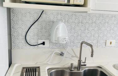 Apto com ar-cond e piscina a 100m mar praia da Enseada - Foto 38