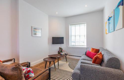 Spacious 2-Bed Flat with Panoramic Views - Foto 18