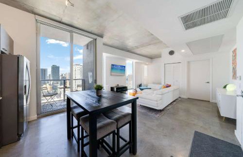 Vibrant Downtown Haven with Rooftop Pool & Parking - Foto 25